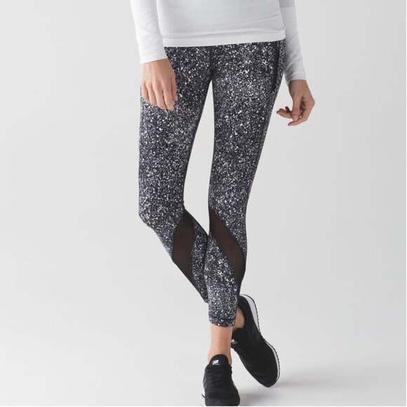 lululemon athletica Pants - EXCELLENT Condition Lululemon Inspire Tight II | Splatter White Black |Patterned